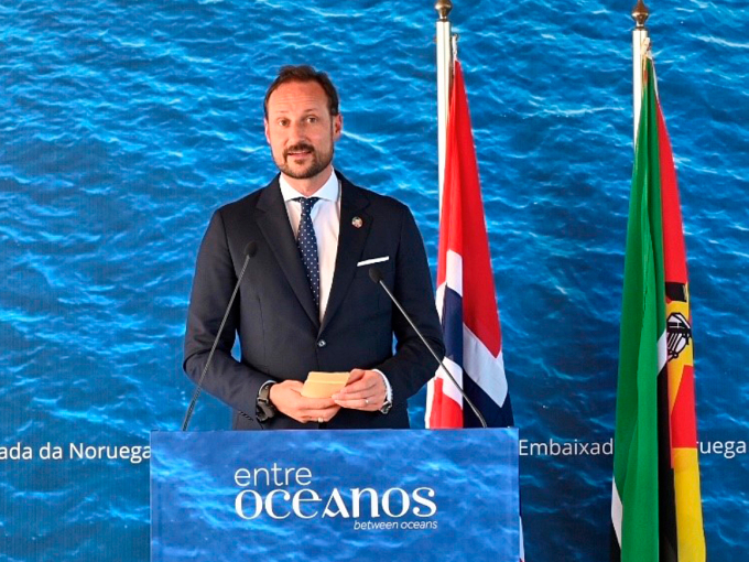 The Crown Prince delivers the concluding speech at the reception in Maputo. Photo: Sven Gj. Gjeruldsen, The Royal Court